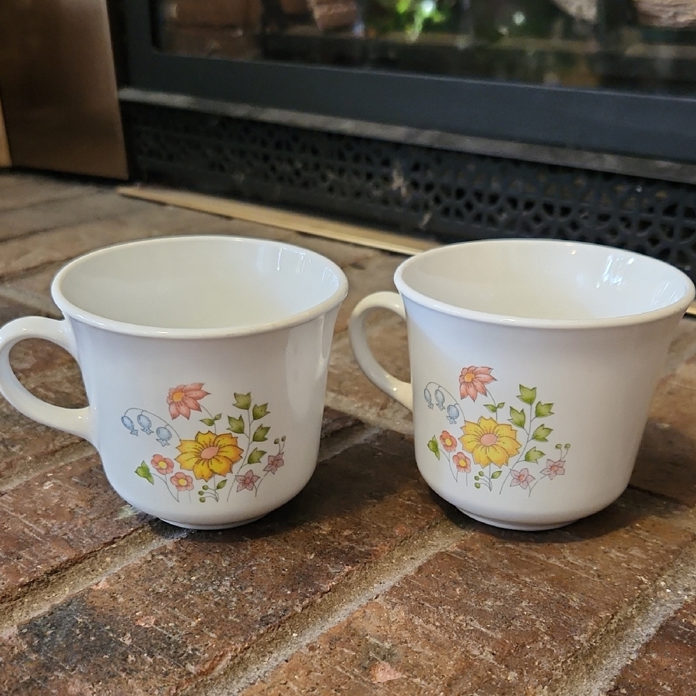 Corelle White Mugs with Floral Design Vintage Corning  Spring Meadow Set Of 2